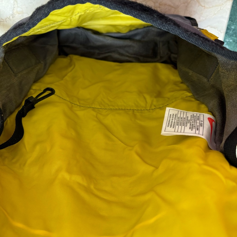 Nike Messenger Bag - Picture 4 of 9